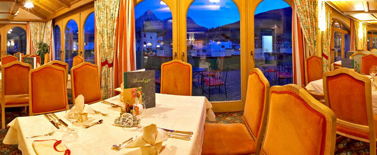 Das Kinderhotel Alpenrose bietet erholsame Familienferien. (Bild: hotelalpenrose.at)