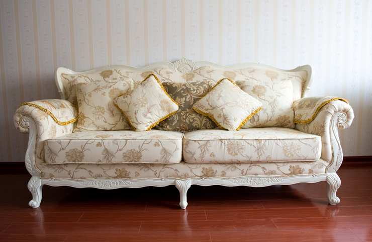 Ein passendes Sofa gibt es für jeden Geschmack. (Symbolbild: © hxdbzxy - shutterstock.com)