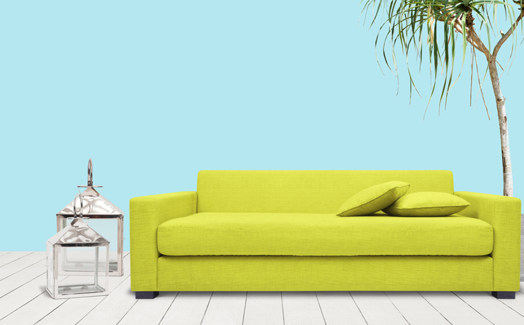 Ein schickes Sofa macht Wohnträume wahr. (Symbolbild: © Atiketta Sangasaeng - shutterstock.com)